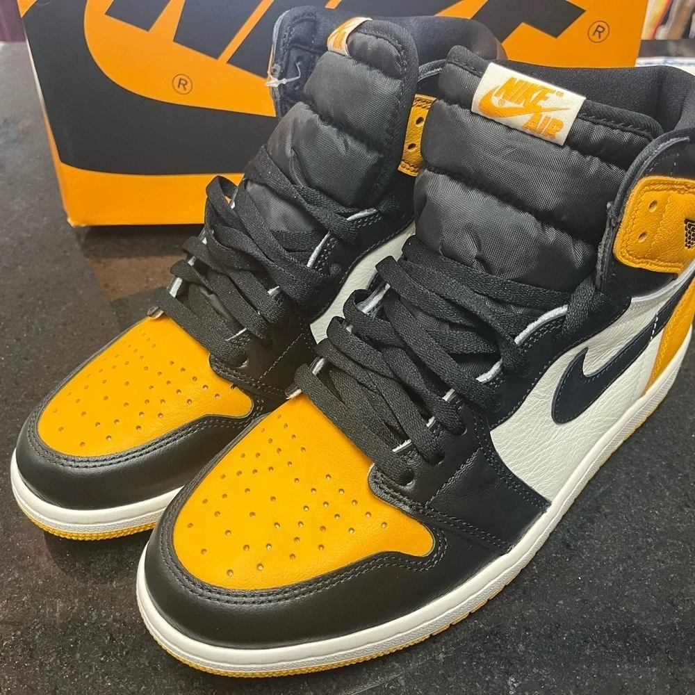 Sz 7 Air Jordan 1 Retro High OG 'Yellow Toe'